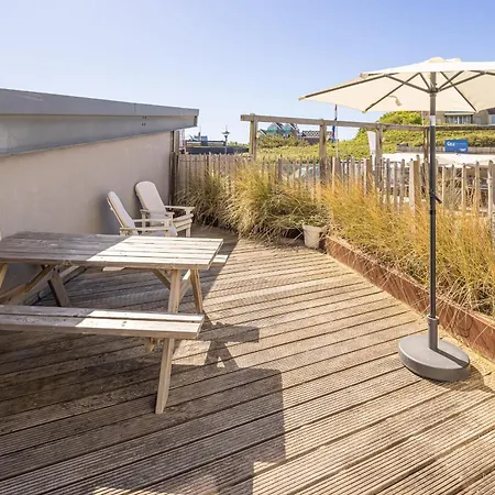 Neptunus شقة فندقية 4*